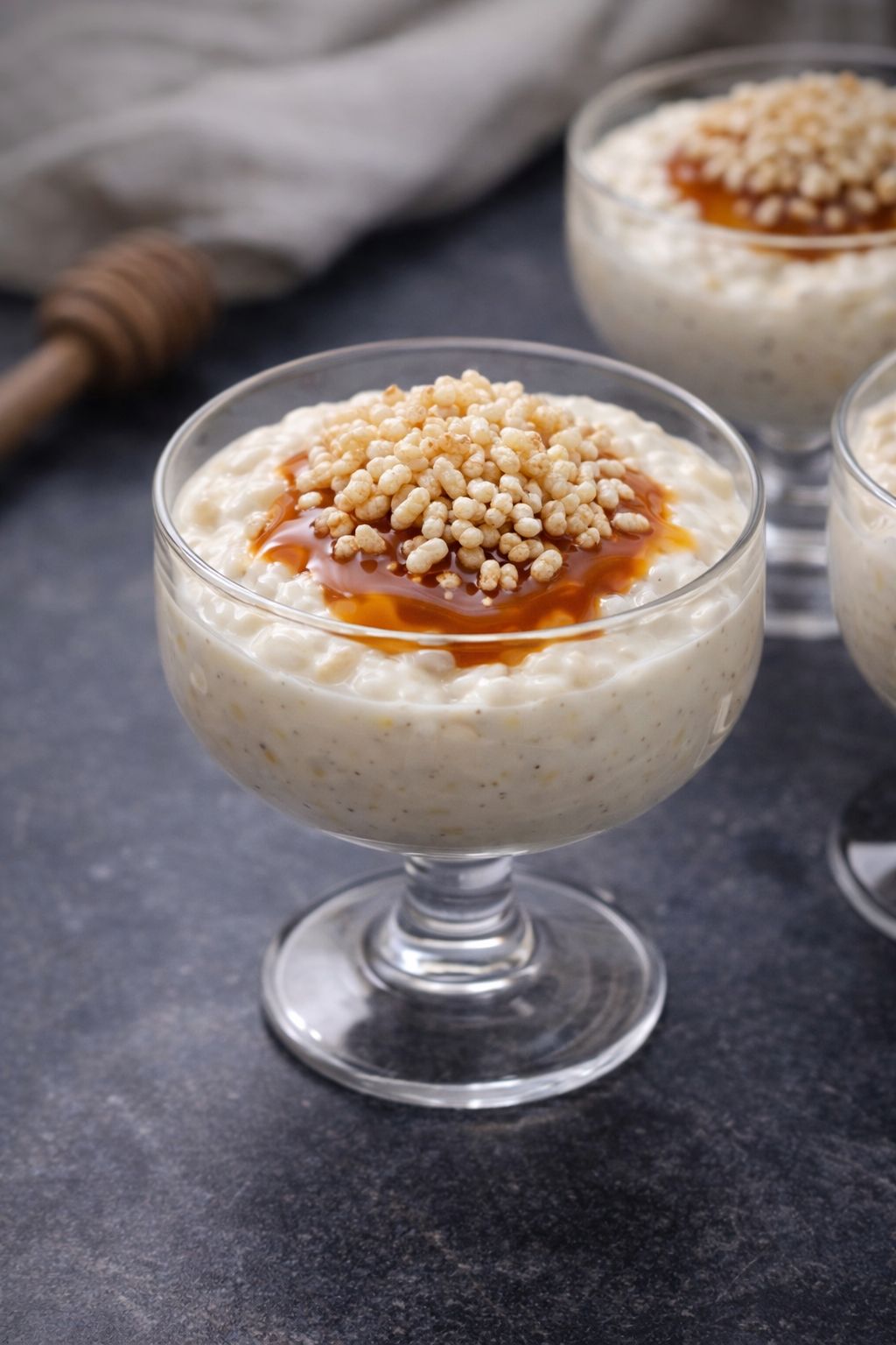 🥣 Riz au lait Vanille Bourbon “Nuage de lait” + caramel beurre salé  ✨ Ultra crémeux, parfum vanille intense, texture légère grâce à la chantilly.