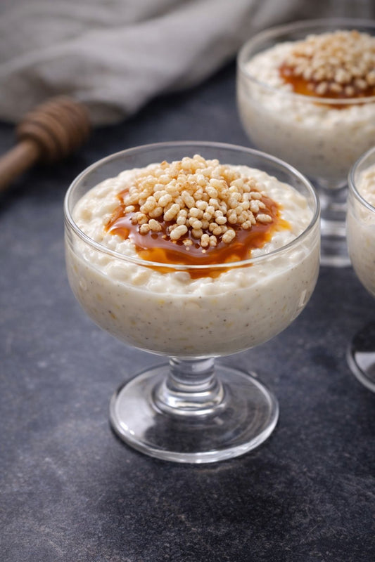 🥣 Riz au lait Vanille Bourbon “Nuage de lait” + caramel beurre salé  ✨ Ultra crémeux, parfum vanille intense, texture légère grâce à la chantilly.