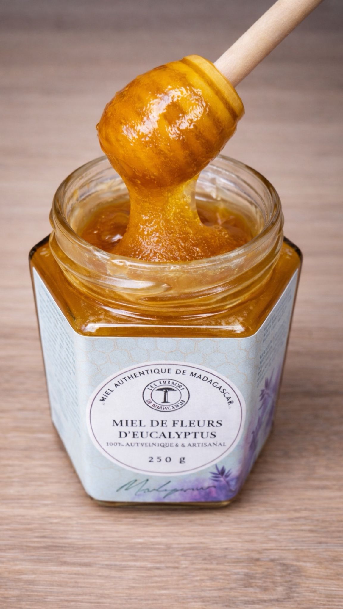 Pot de miel d’eucalyptus de Madagascar, miel artisanal non chauffé à la texture onctueuse